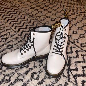 Womens Dr. Martens Size 9